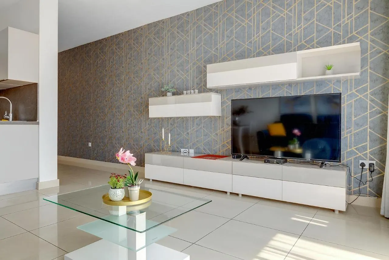 Luxury Apartment With Balcony, Central Area Gzira