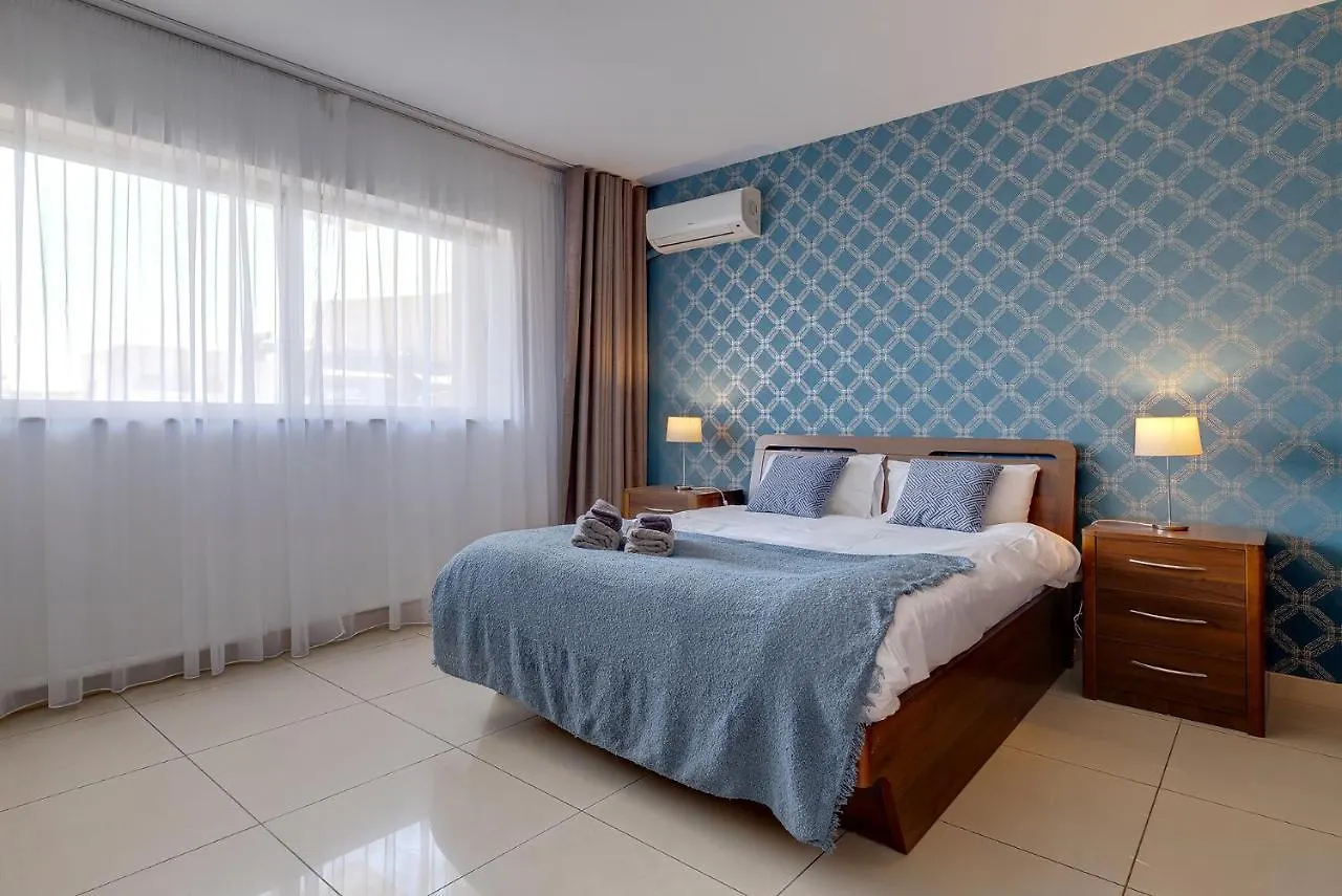 Luxury Apartment With Balcony, Central Area Gzira