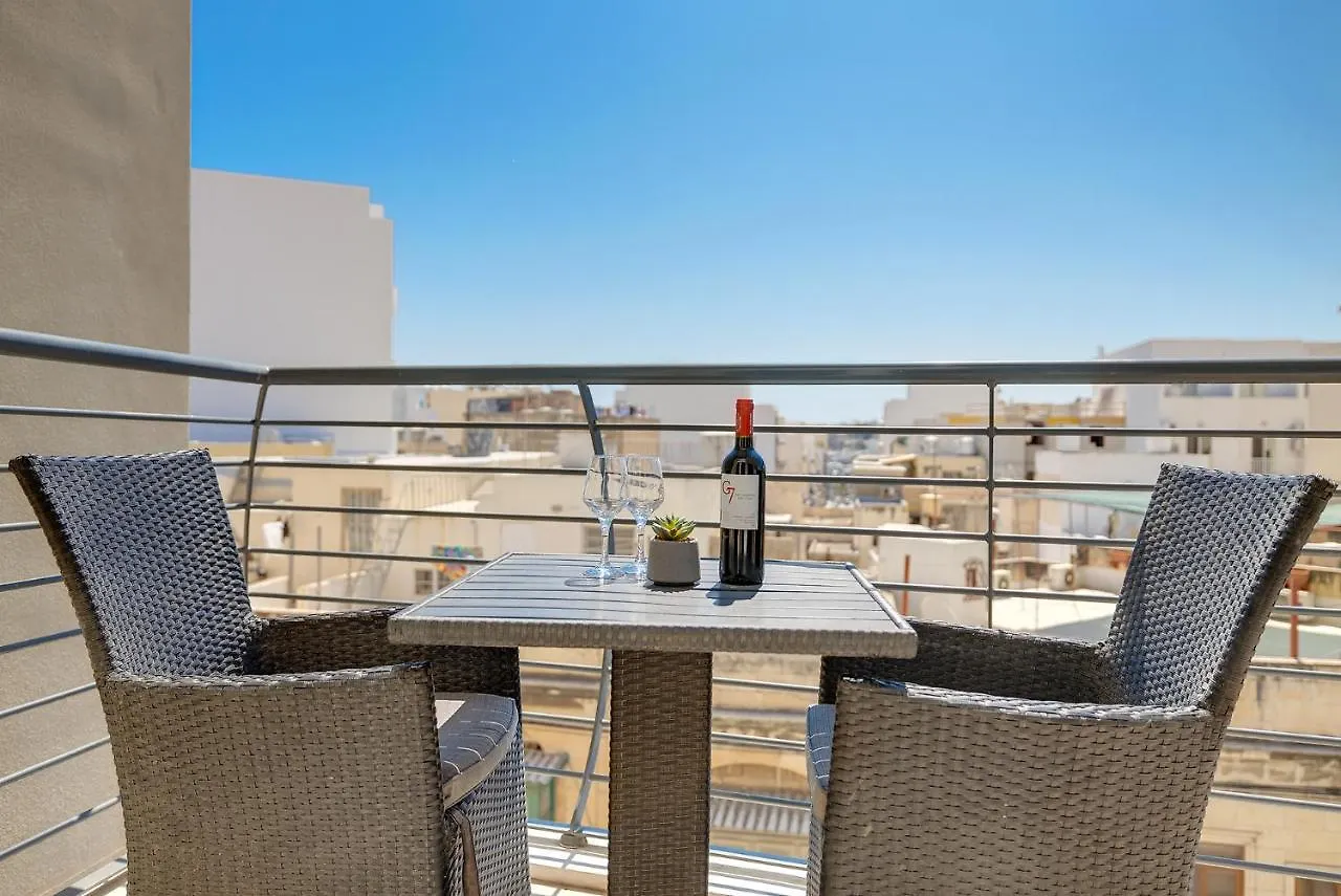 Luxury Apartment With Balcony, Central Area Gzira