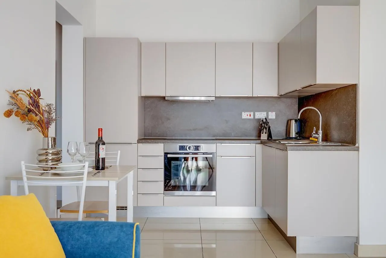 Luxury Apartment With Balcony, Central Area Gzira