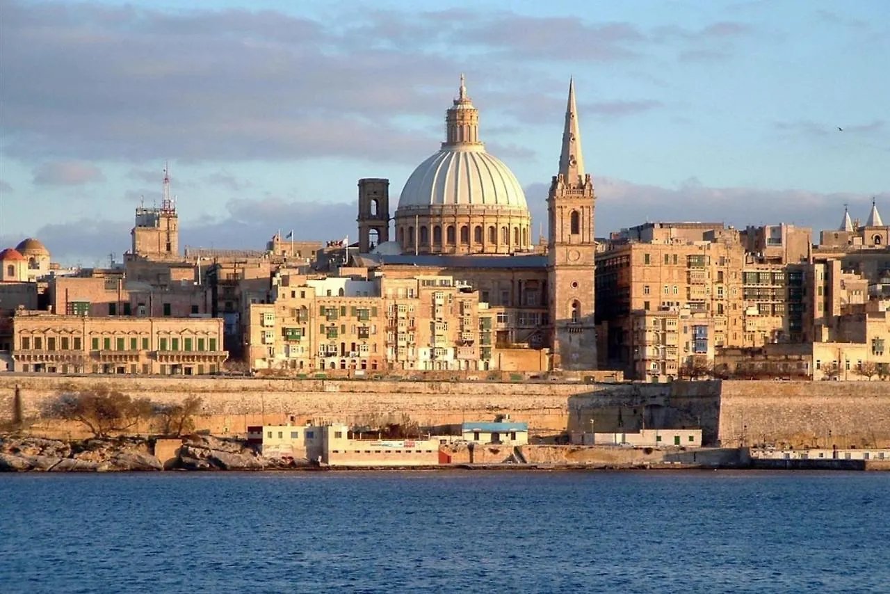 Luxury Apartment With Balcony, Central Area Gzira