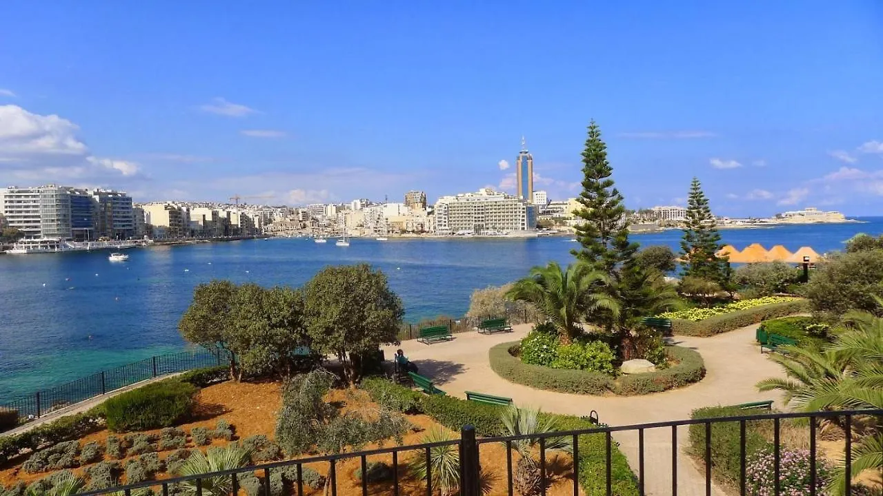 Luxury Apartment With Balcony, Central Area Gzira