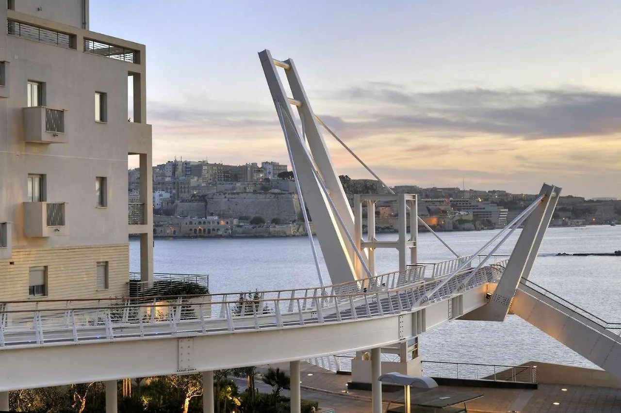 Luxury Apartment With Balcony, Central Area Gzira