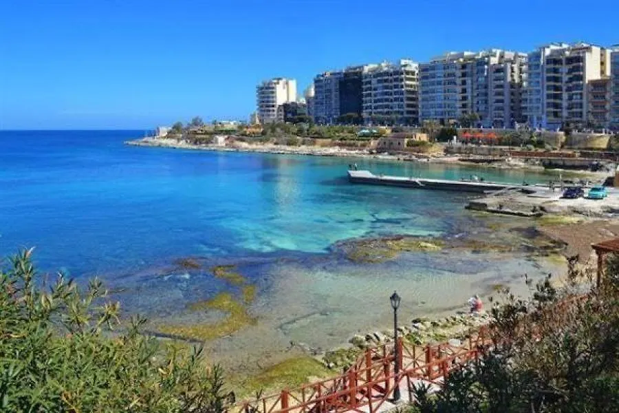 Luxury Apartment With Balcony, Central Area Gzira