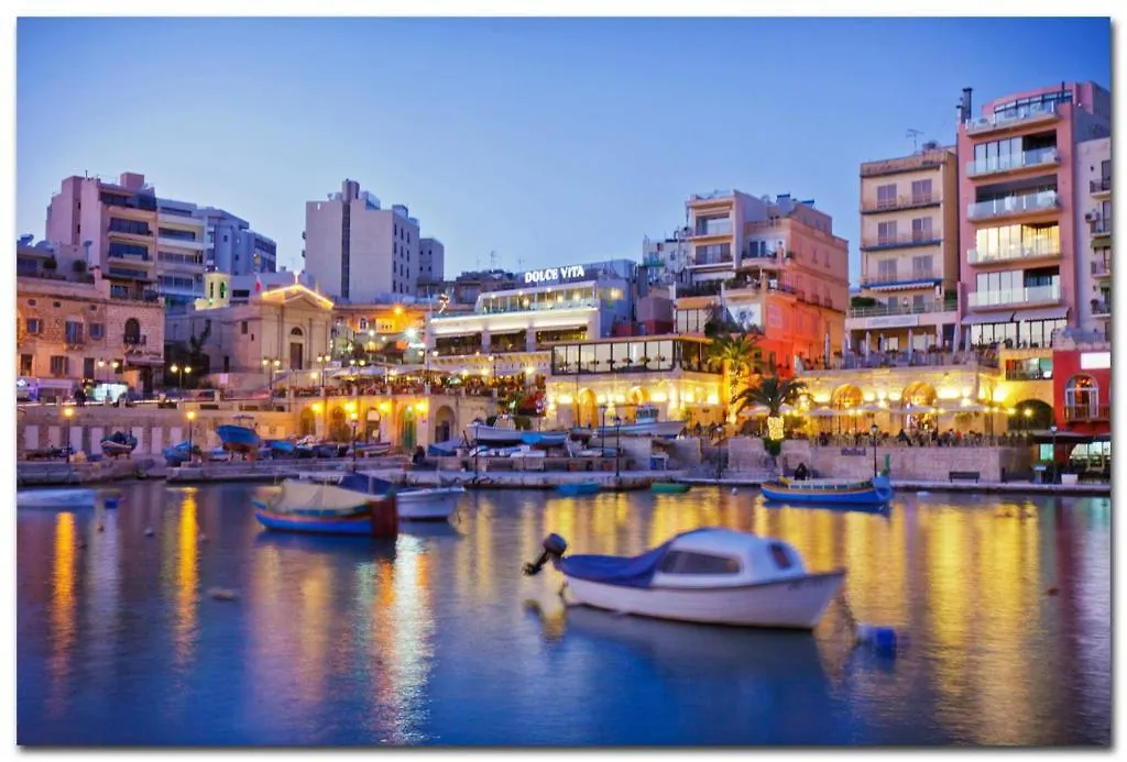Luxury Apartment With Balcony, Central Area Gzira