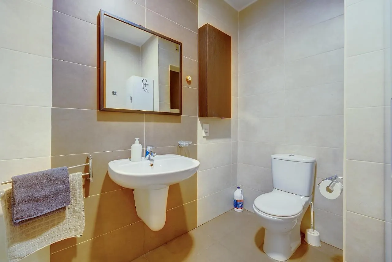 Luxury Apartment With Balcony, Central Area Gzira