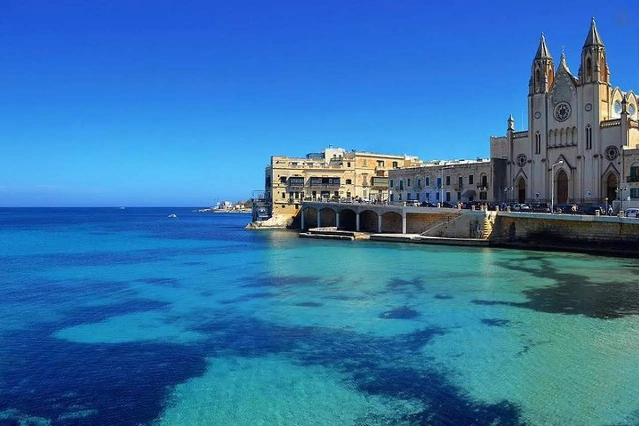 Luxury Apartment With Balcony, Central Area Gzira