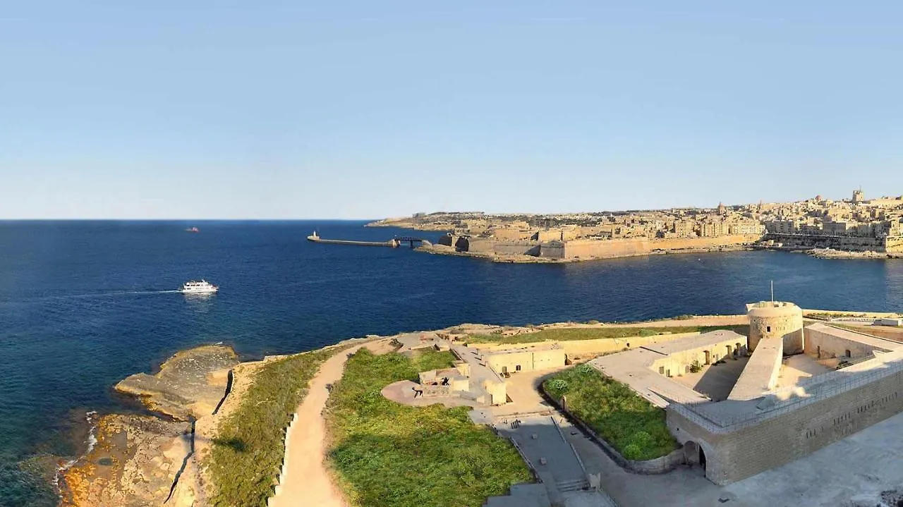 Luxury Apartment With Balcony, Central Area Gzira