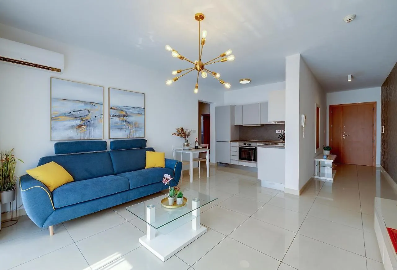 Luxury Apartment With Balcony, Central Area Gzira