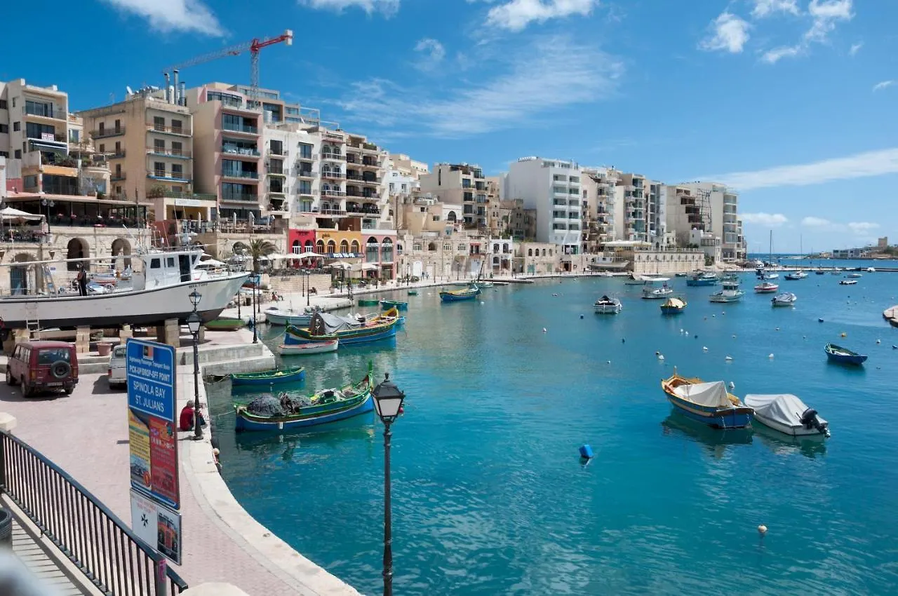 Luxury Apartment With Balcony, Central Area Gzira